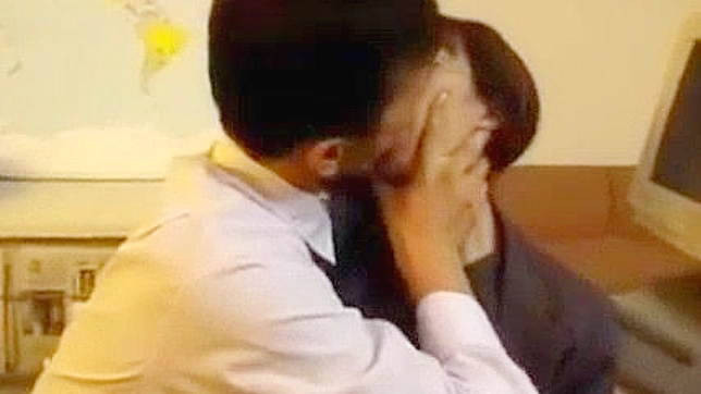 日本女教师奈奥被一群男人双穴插入体验