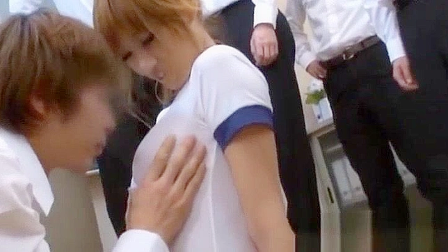 日本色情视频：Kirara Asuka 在第四部分作为亚洲教师的调皮课程！