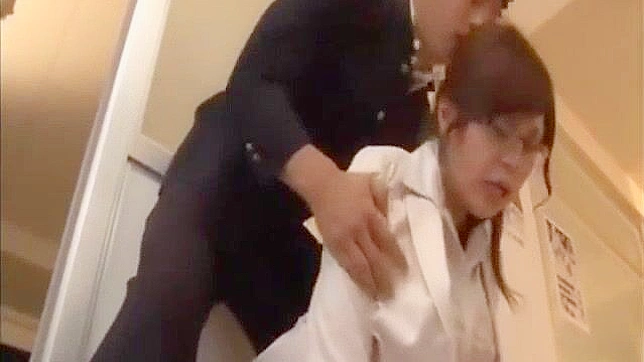 熟女骑乘我的硬汉如冠军，吸吮研磨至高潮