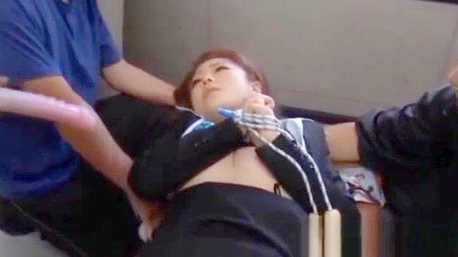 妹子骑乘我的屌像专业高手，紧紧夹住