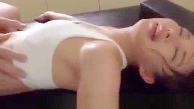 日系少女在激情色情片中被性感老师操翻