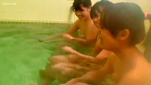 惊爆间谍行动！日本美女在蒸汽公共浴室全裸曝光！