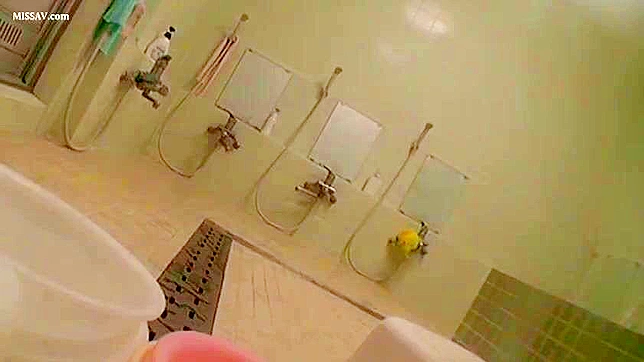 惊爆间谍行动！日本美女在蒸汽公共浴室全裸曝光！