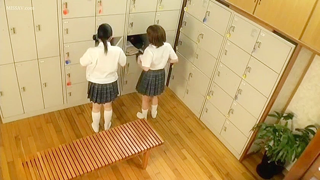 赤裸真相！窥探日本女生在公共淋浴间洗澡的裸体秘密！