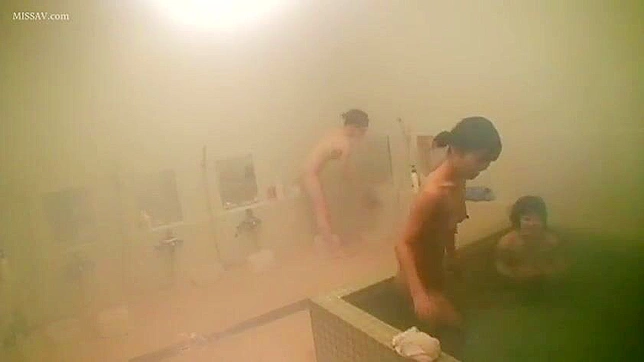 调皮的女学生！年轻裸体日本校花在公共澡堂疯狂作爱