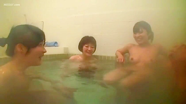 调皮的女学生！年轻裸体日本校花在公共澡堂疯狂作爱