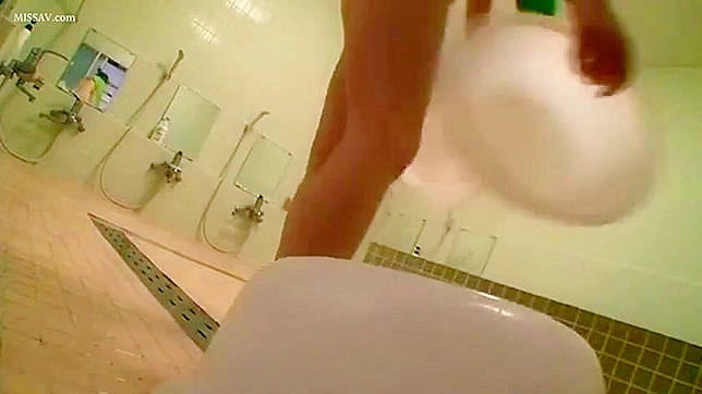 调皮的女学生！年轻裸体日本校花在公共澡堂疯狂作爱