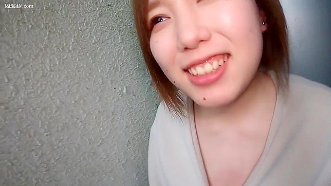 我和日本女友在车里享受男友的猛烈撞击！她胸部丰满超诱人