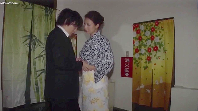 日本熟女户外被绑双男乱搞！第一视角肮脏激情体验