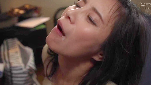 妈妈的秘密，与儿子激战！狂野日本熟女的禁慾享受。