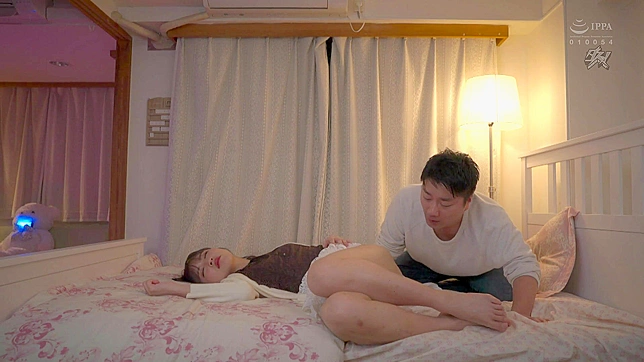 日本变装娘为爸爸张开菊花，全盘接受巨根侵入！