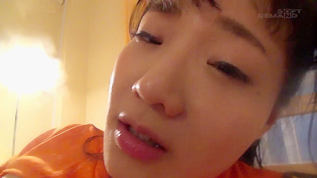 风骚日本女郎与矮个子男欢爱，小鸡巴让她呻吟不止