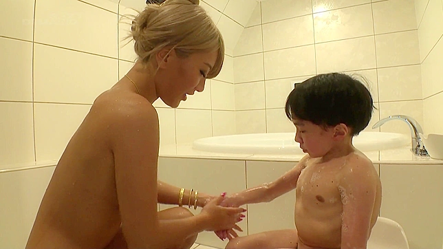 侏儒男肿胀阳具狂插淫荡日本女的尖叫阴道，她尖声叫喊