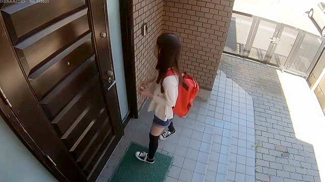 日本禁忌性爱 - 爸爸对清纯女儿湿洞的恶心迷恋