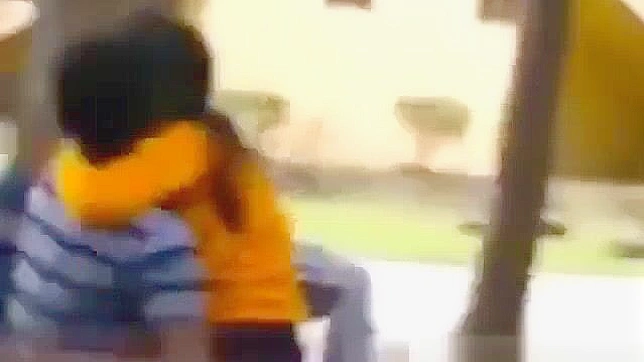 AV情色~巴基斯坦印度情侣在长椅上公共场所性爱