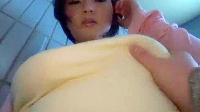 美女日本妈宫川真在户外JAV视频中的火辣演出
