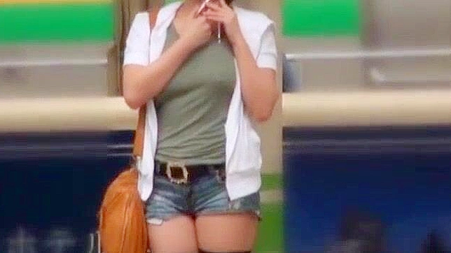美女日本妈宫川真在户外JAV视频中的火辣演出