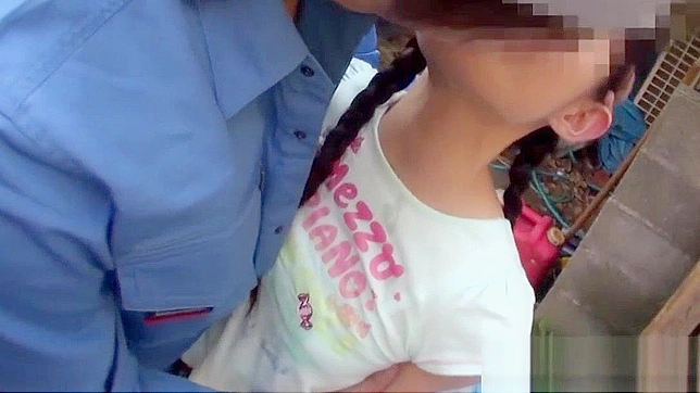 户外日式指操 - 小巧日本高尔夫美女被手指探秘