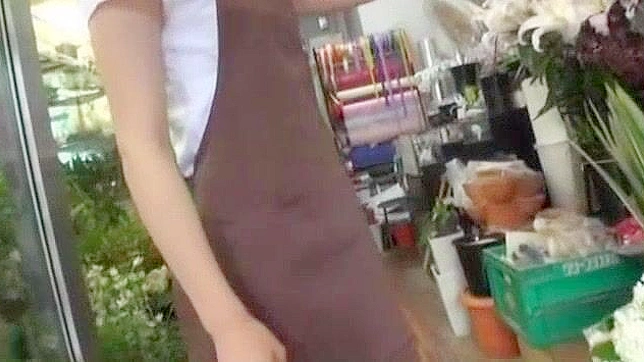 异域日本美人月冈美波在最热街头口交/脸射JAV视频