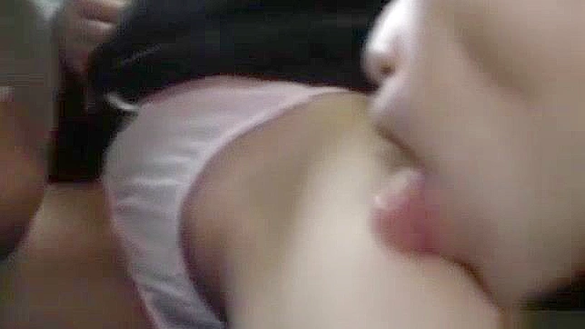 AV色情 ~ 高个亚洲女郎在第五部中街头做爱