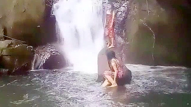 梦中日本美女户外浴缸嬉戏放纵