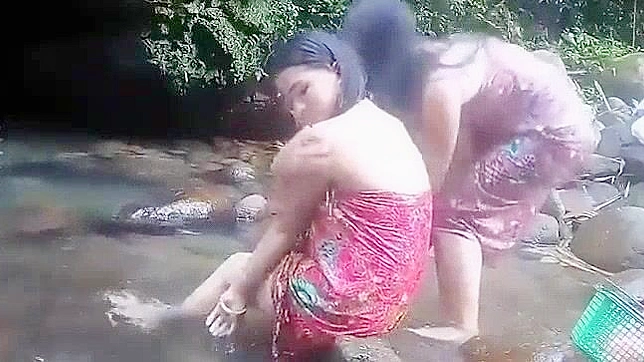 梦中日本美女户外浴缸嬉戏放纵