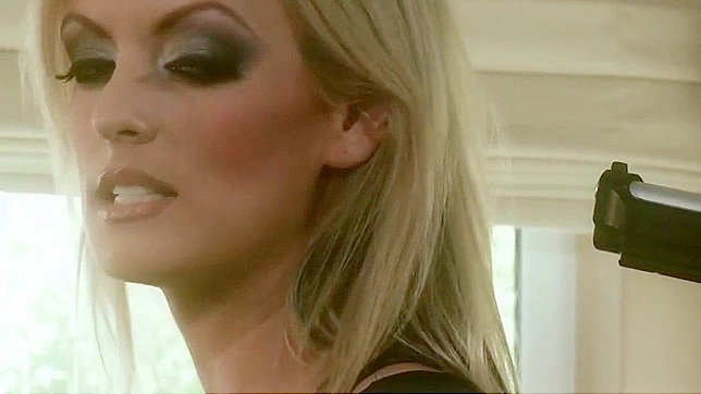 日本色情片：Kaylani Lei 在《性、谎言和间谍第五幕》中