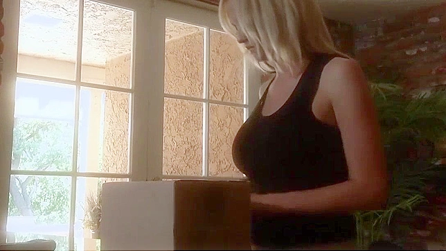 日本色情片：Kaylani Lei 在《性、谎言和间谍第五幕》中