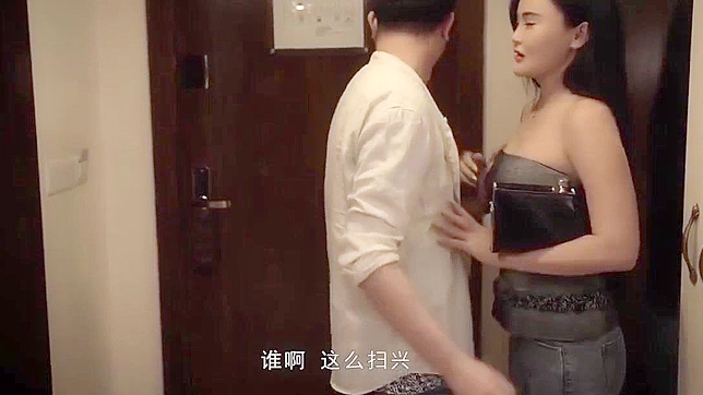 AV成人视频：日本少女完美曲线穿丝袜激情交媾享受