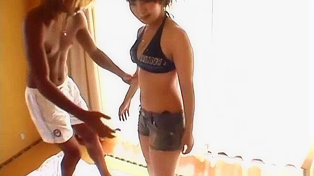 日本比基尼美女在沙滩上户外疯狂做爱