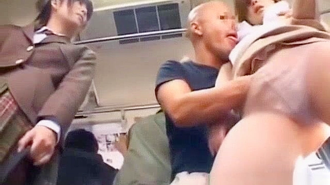 在公众场合，日本绳索捆绑亚洲美女的性爱场景第6部分