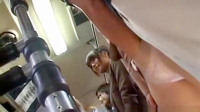 在公众场合，日本绳索捆绑亚洲美女的性爱场景第6部分