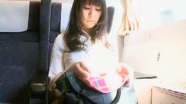 日系女神麻希凉子户外公共场合激情邂逅燃起欲望