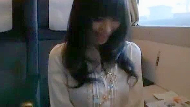 日系女神麻希凉子户外公共场合激情邂逅燃起欲望