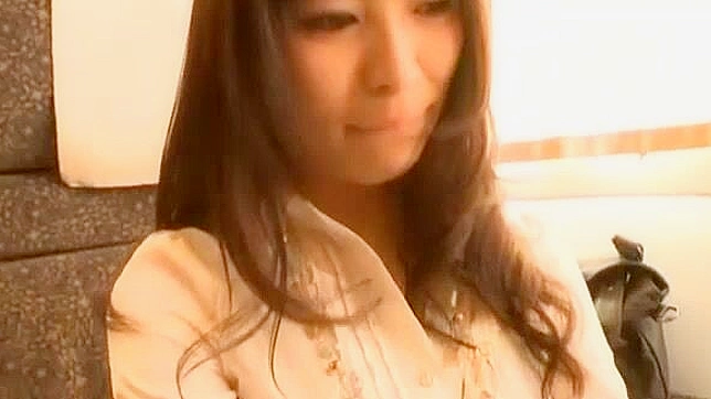 日系女神麻希凉子户外公共场合激情邂逅燃起欲望