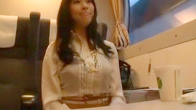 日系女神麻希凉子户外公共场合激情邂逅燃起欲望