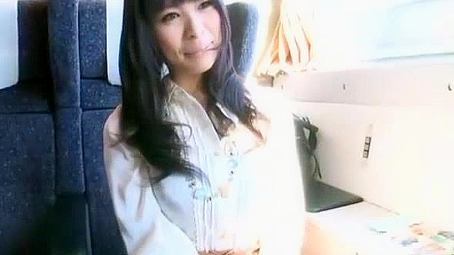 日系女神麻希凉子户外公共场合激情邂逅燃起欲望