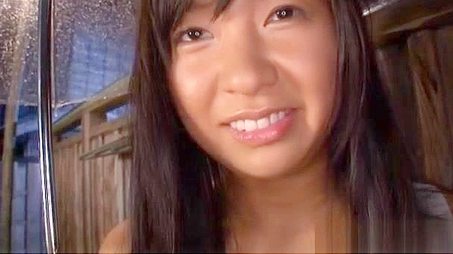 观看淘气的日本少女小仓奈奈，多款情趣用品与尿湿体验