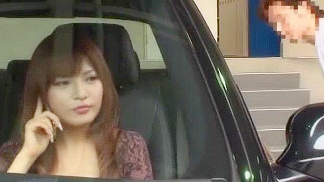 日本美女Hitomi、Yuria和Ayano户外内衣JAV - 精彩片段！