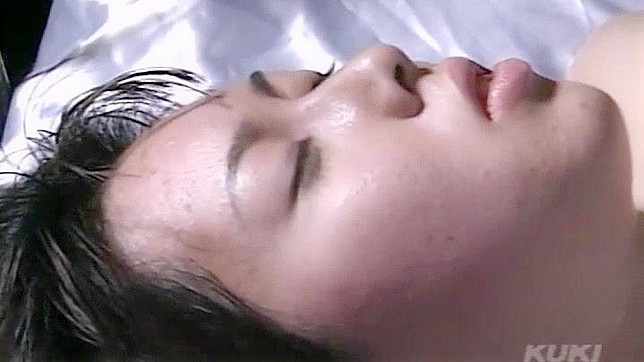 日本浪女加山ゆみ在爆乳JAV影片中的火辣演出