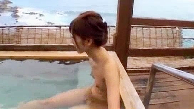 日本少女海滩公开性爱 – 炽热JAV动作展现