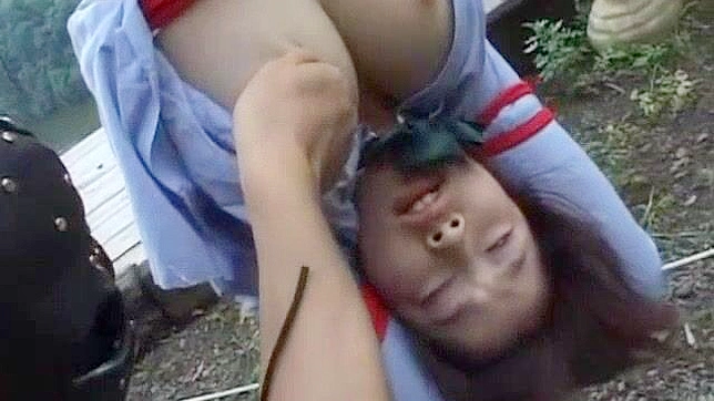 日本BDSM色情明星上原花澄的户外JAV性爱场景