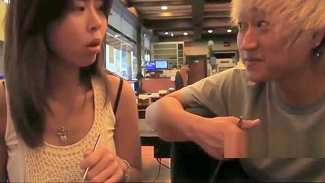 AV色情~火辣韩裔美女户外激情表演！