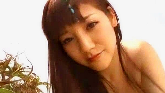 日本色情明星水沼レイ在激情海滩JAV视频中