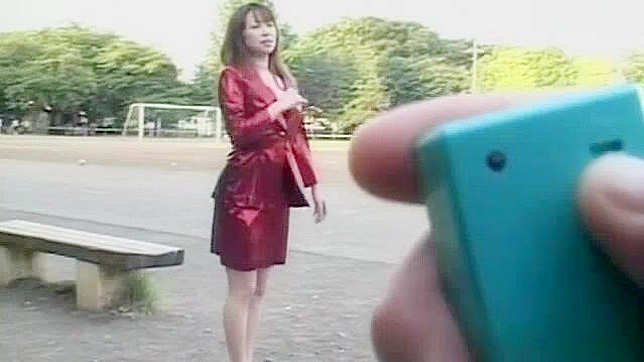 迷人的日本女孩在户外享受激情JAV片段的狂热乐趣