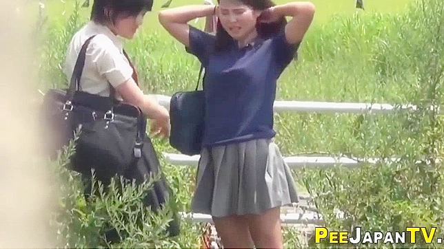 JAV色情片：日本少女与十八岁男孩共度尿液时光