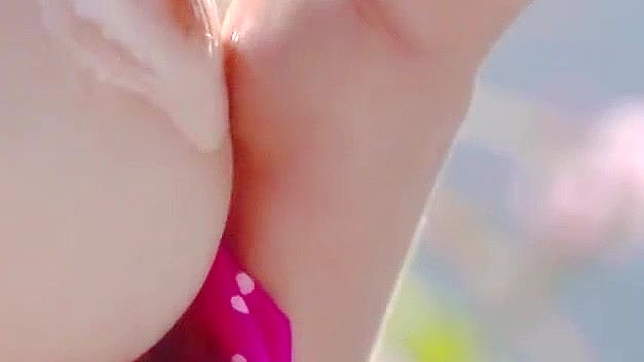 日系美女比基尼舔冰激凌和鸡巴 – 火热亚洲激情行动！