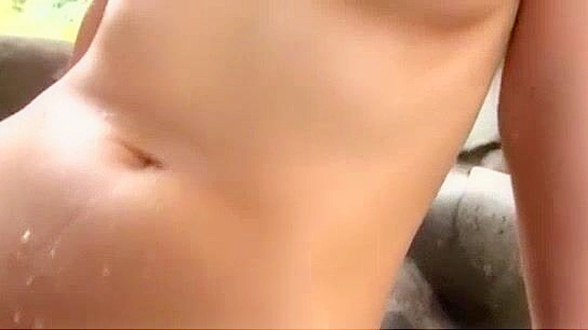 日本熟女小森爱户外胸部被猛烈撞击