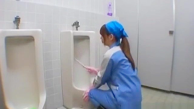 日式按摩女佣失控狂野 – 清洁工亚洲妹子失去控制第一集