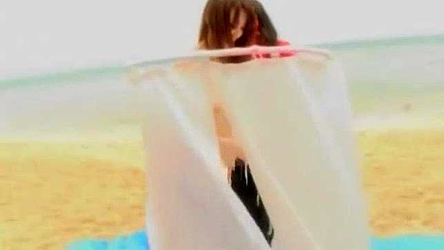 日本艳妓高仓麻衣的刺激三人行JAV片段